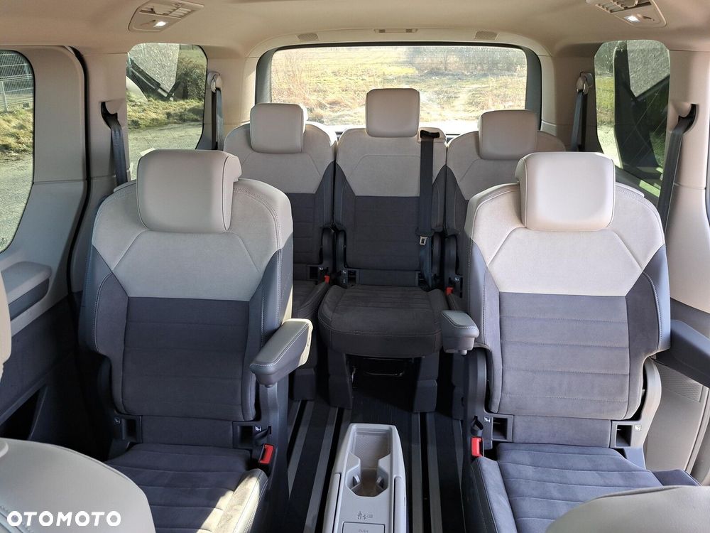 Volkswagen Multivan - 24