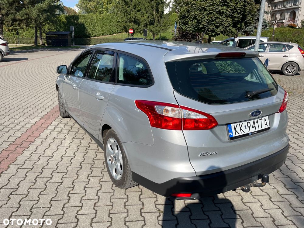 Ford Focus 1.6 Ambiente - 4