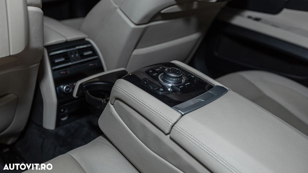 BMW Seria 7 750i xDrive - 16