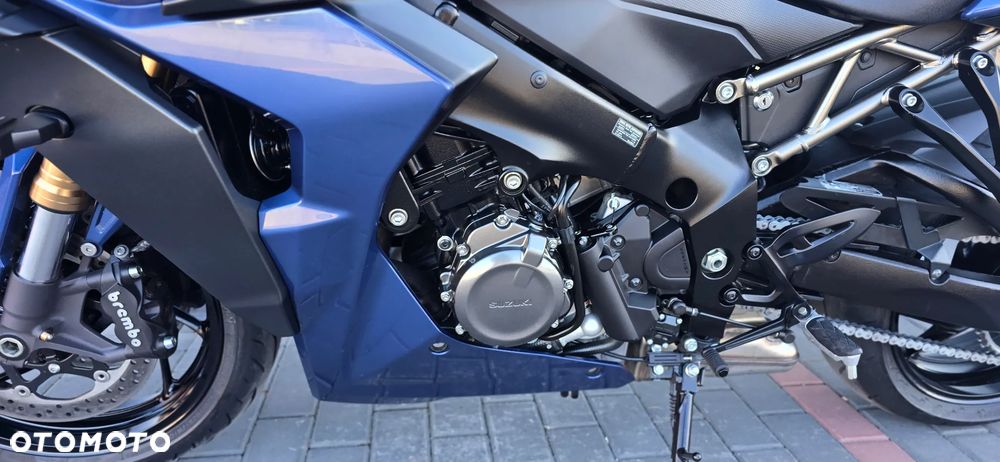 Suzuki GSX - 33