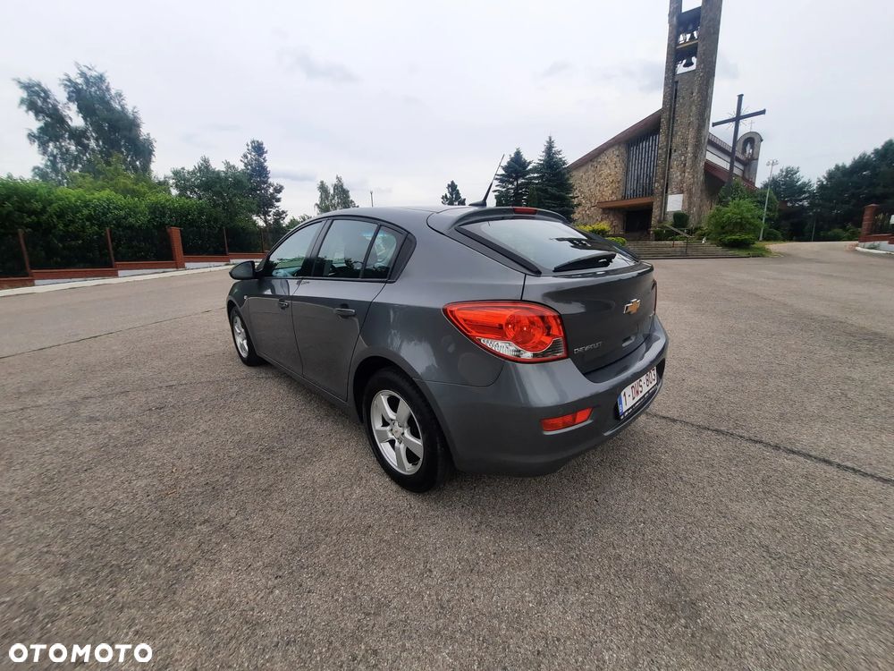 Chevrolet Cruze 1.6 LS+ - 17