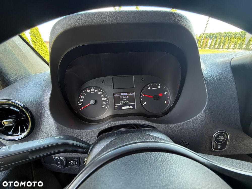 Mercedes-Benz Sprinter - 12