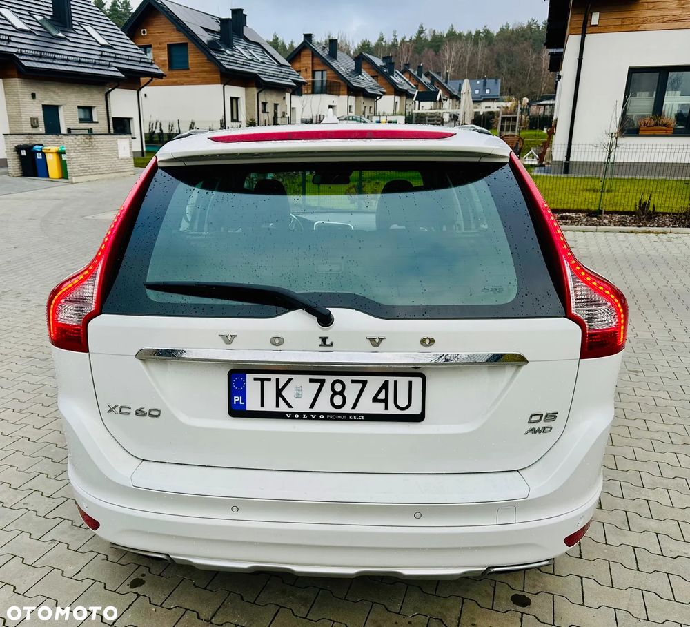 Volvo XC 60 D5 AWD Geartronic Summum - 9