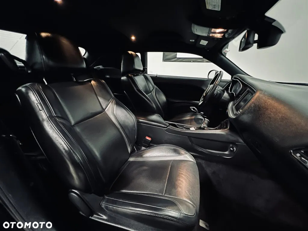 Dodge Challenger Automatik R/T Plus - 12