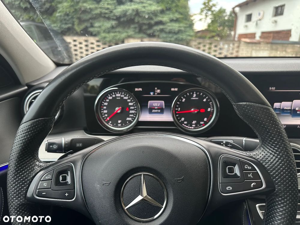 Mercedes-Benz Klasa E 220 d 9G-TRONIC - 24