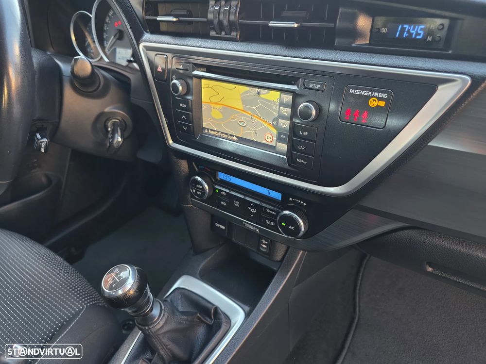 Toyota Auris Touring Sports 1.33 VVT-i Exclusive +Navi - 21