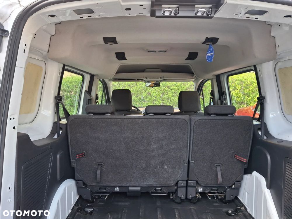 Ford Transit Connect - 13