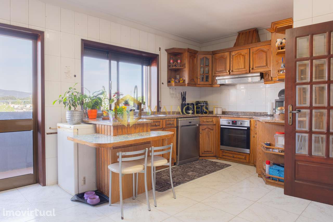 Moradia T3 com 3 Pisos, Jardim, Terraço e Churrasqueira em Campo - Grande imagem: 5/40