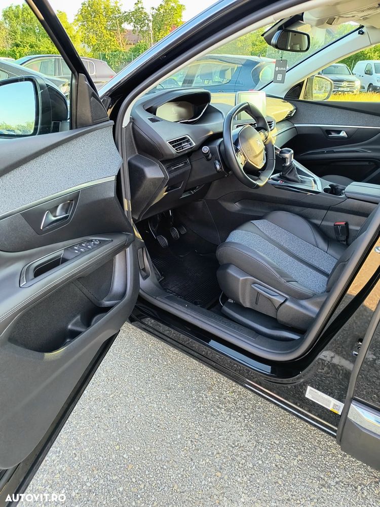 Peugeot 3008 1.2 PureTech Turbo S&S Allure - 11