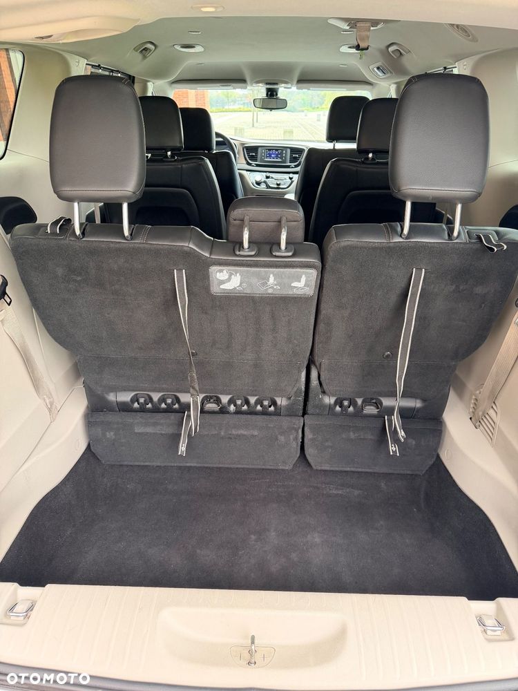 Chrysler Pacifica - 16