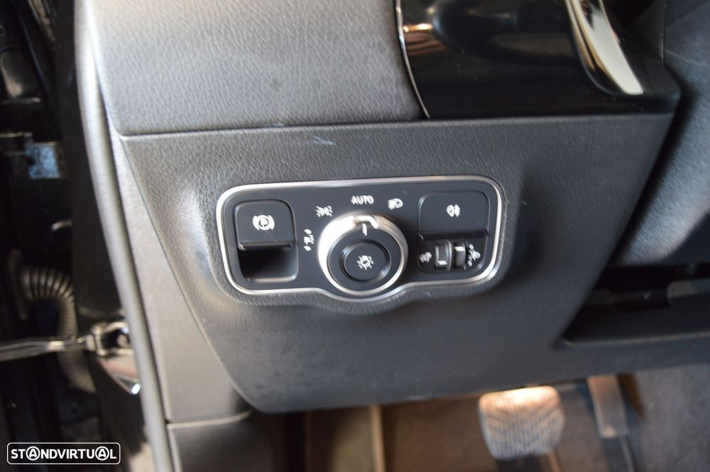 Mercedes-Benz GLA 180 - 21