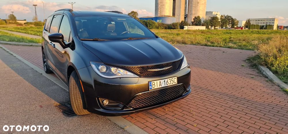 Chrysler Pacifica - 3