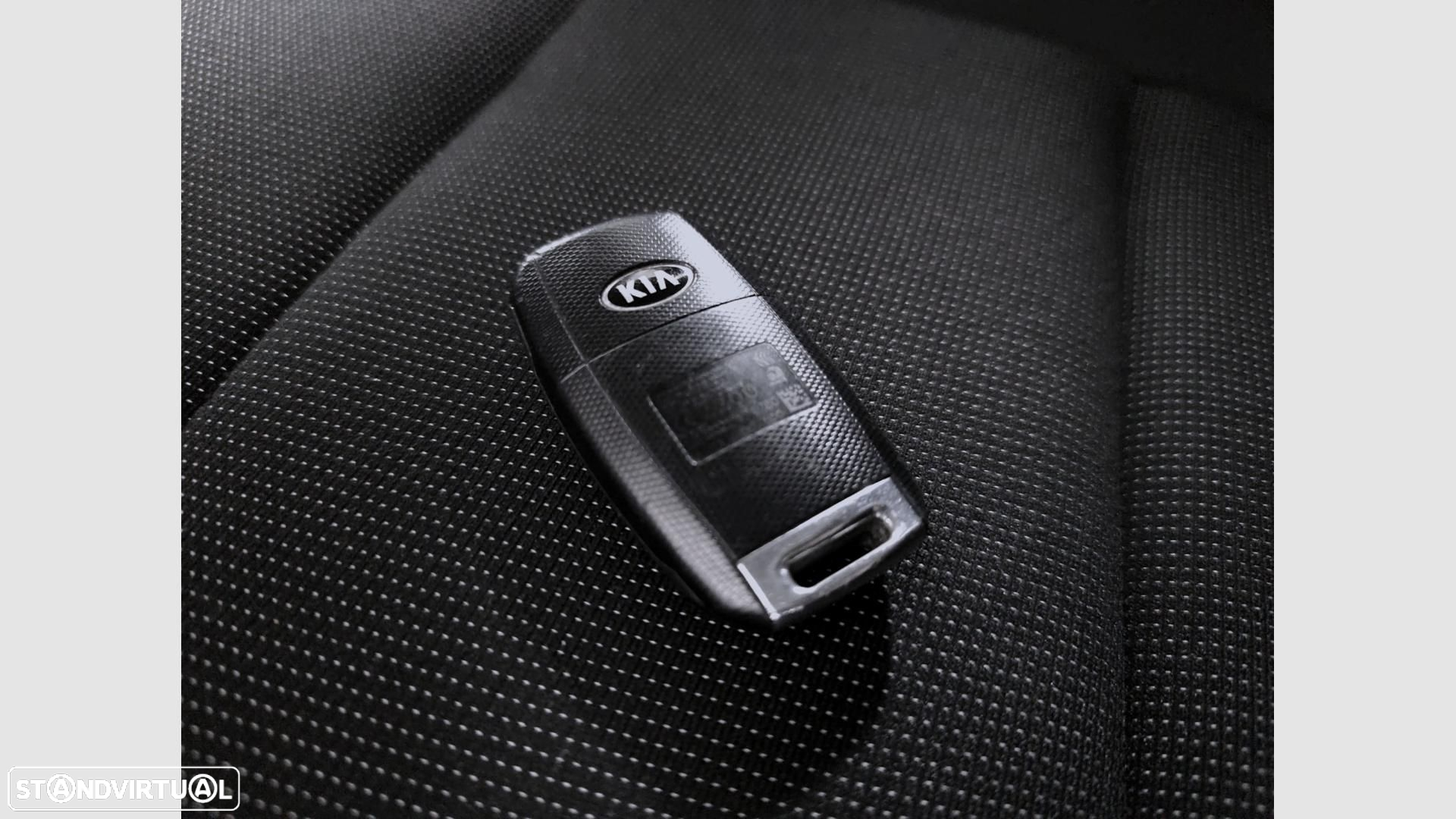 Kia Rio 1.4 CRDi EX - 21