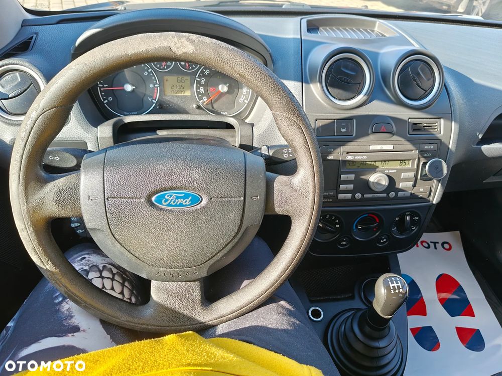 Ford Fiesta 1.3 Ghia - 19