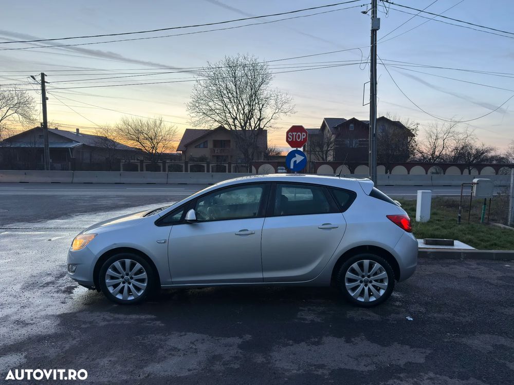 Opel Astra 1.3 CDTI ECOTEC Start/Stop Cosmo - 2