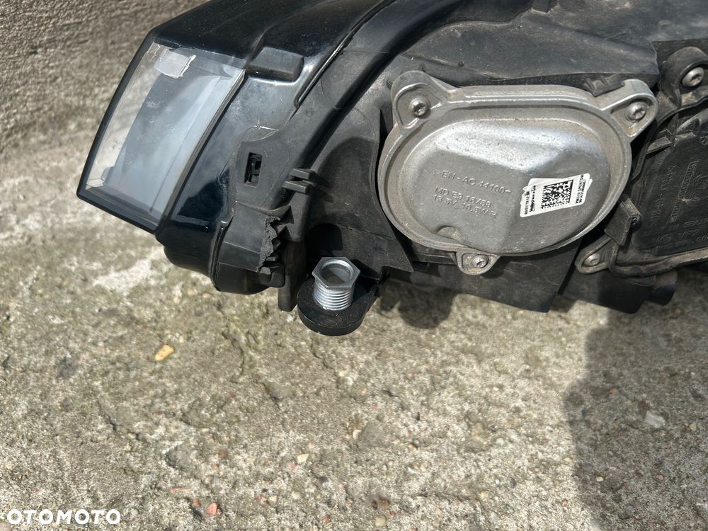 Lampa przednia prawa VW Golf Sportsvan 517941082A - 4