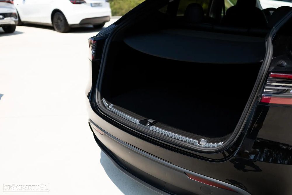 Tesla Model Y Long Range RWD - 17