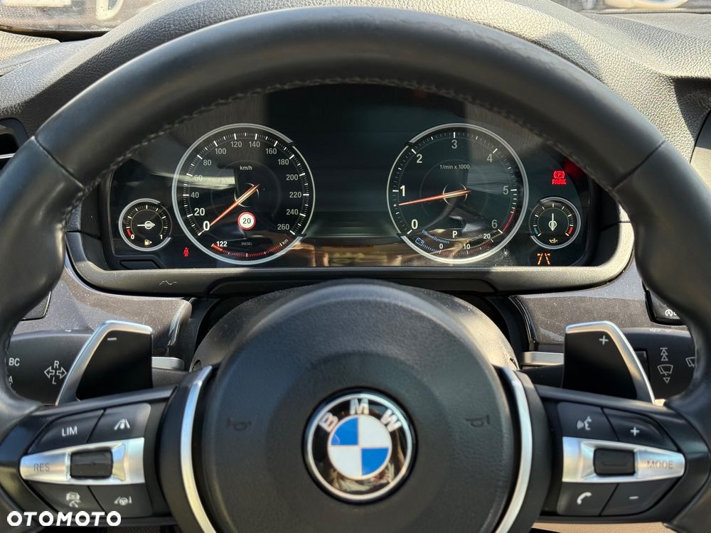 BMW Seria 5 530d xDrive Sport-Aut Luxury Line - 7
