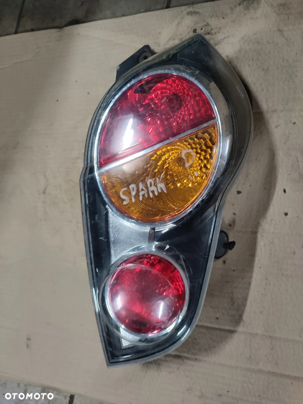 Chevrolet Spark lampa prawa tylna