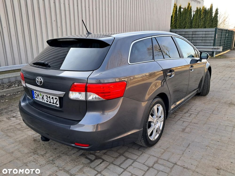 Toyota Avensis 2.0 D-4D Executive - 15