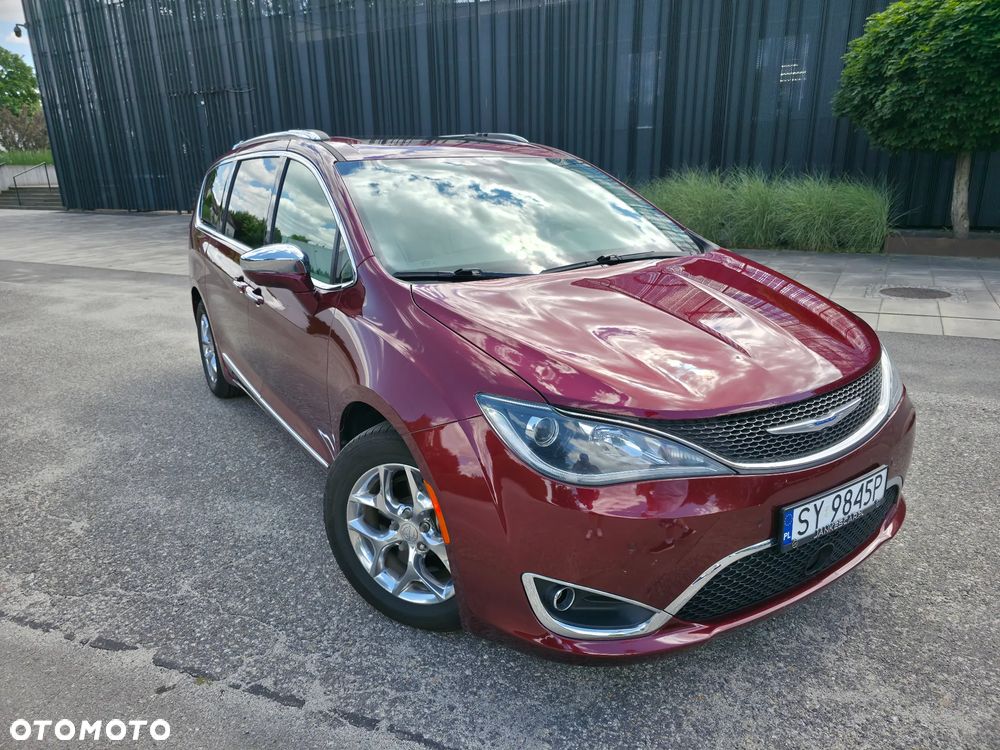 Chrysler Pacifica - 1
