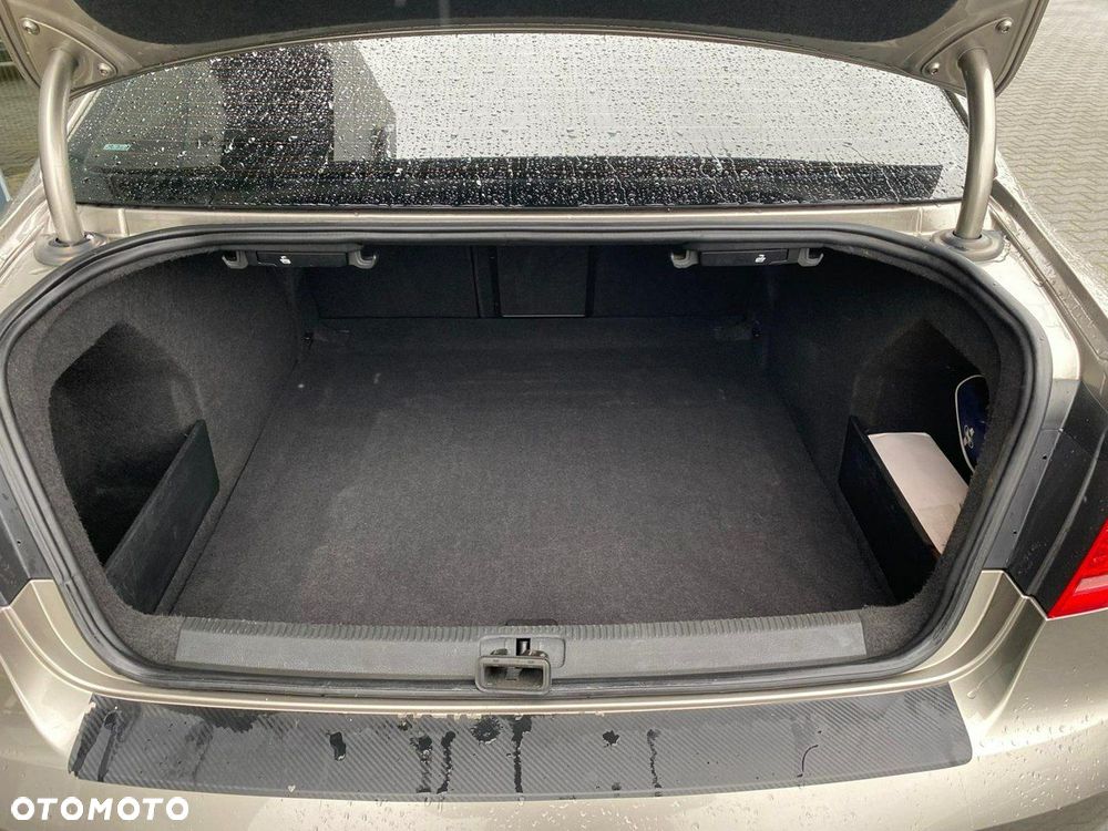 Volkswagen Passat - 6