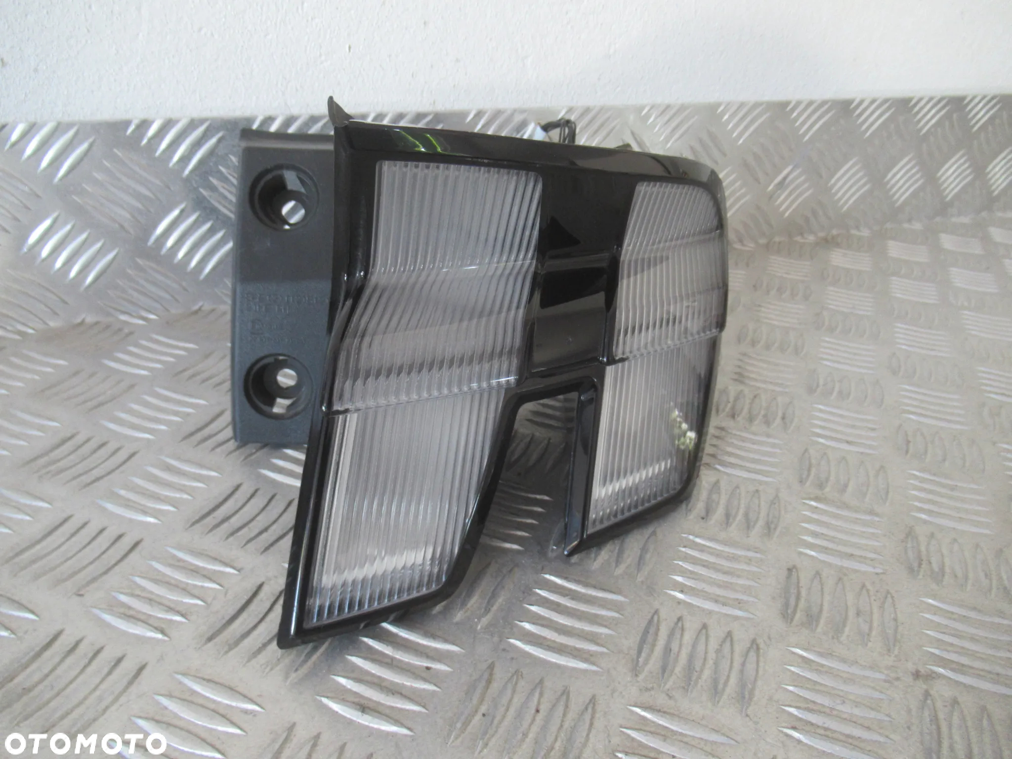 LAMPA TYLNA TYŁ PRAWA FORD MUSTANG MACH-E LED LJ8B-13404-AE 2020 - 2