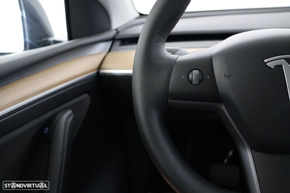 Tesla Model Y Long Range Dual Motor AWD - 13
