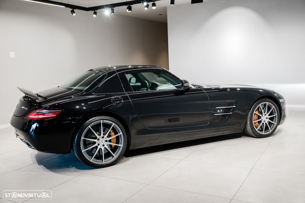 Mercedes-Benz SLS 63 AMG - 25