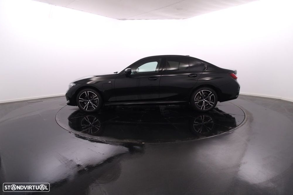 BMW 330 e Pack Desportivo M Auto - 4