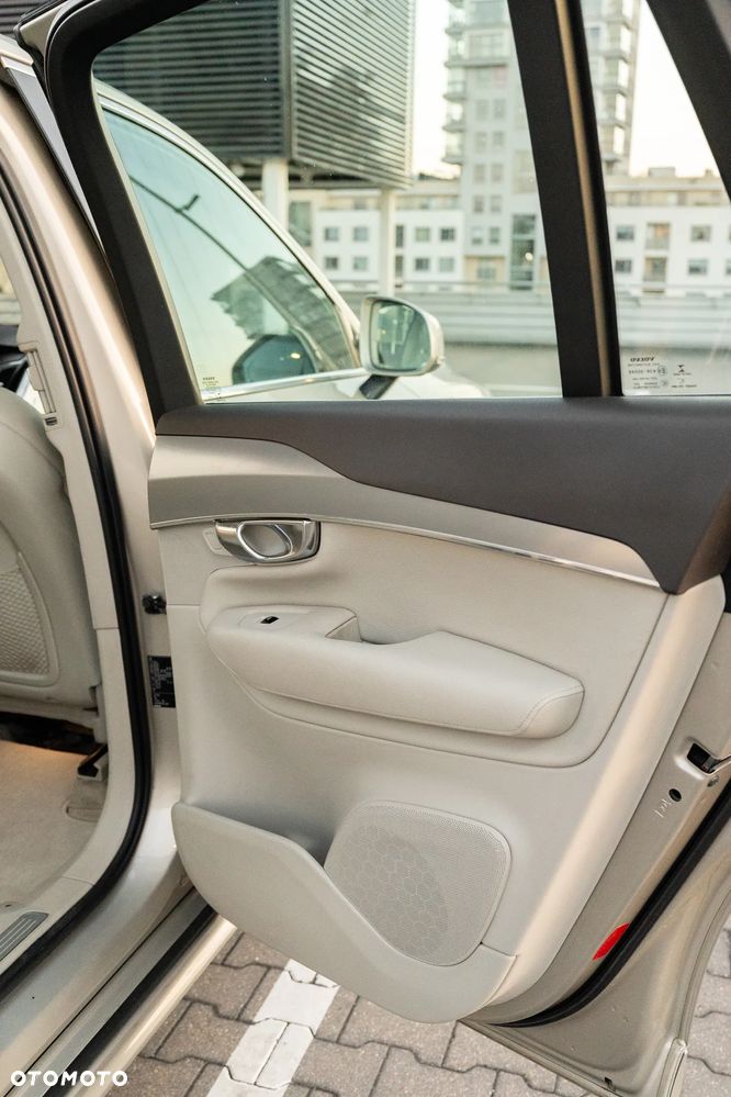 Volvo XC 90 D5 AWD Momentum - 27