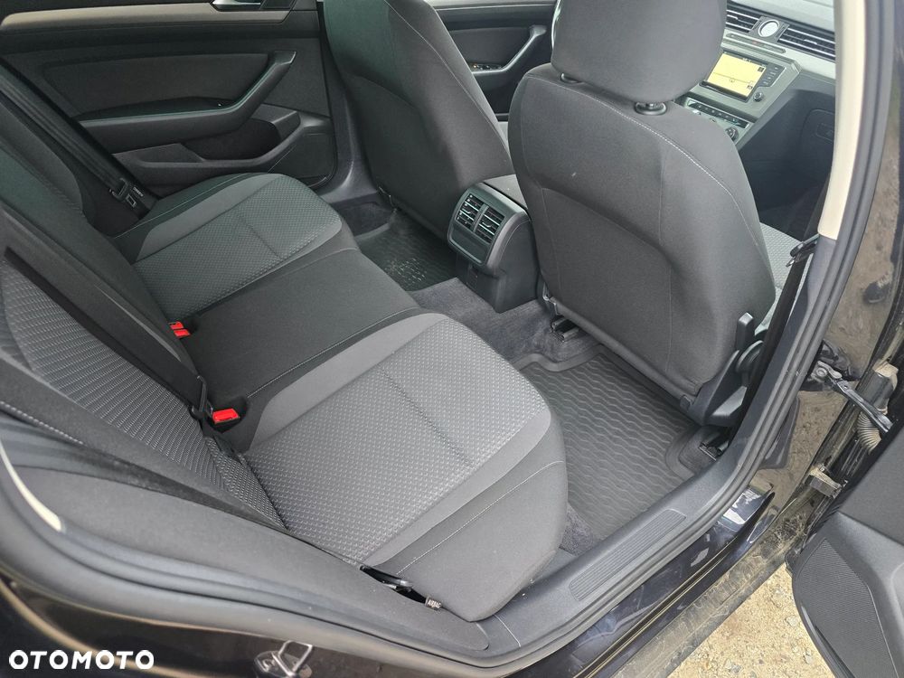 Volkswagen Passat 2.0 TDI SCR Highline DSG - 13