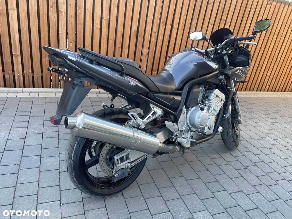Yamaha FZS - 6