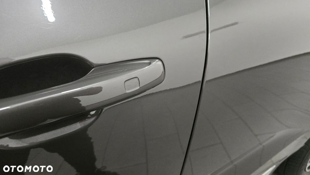 Volvo XC 60 B4 D AWD Plus Dark - 17
