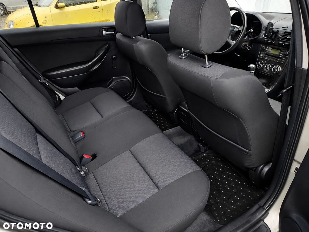 Toyota Avensis 2.0 D-4D Sol - 6