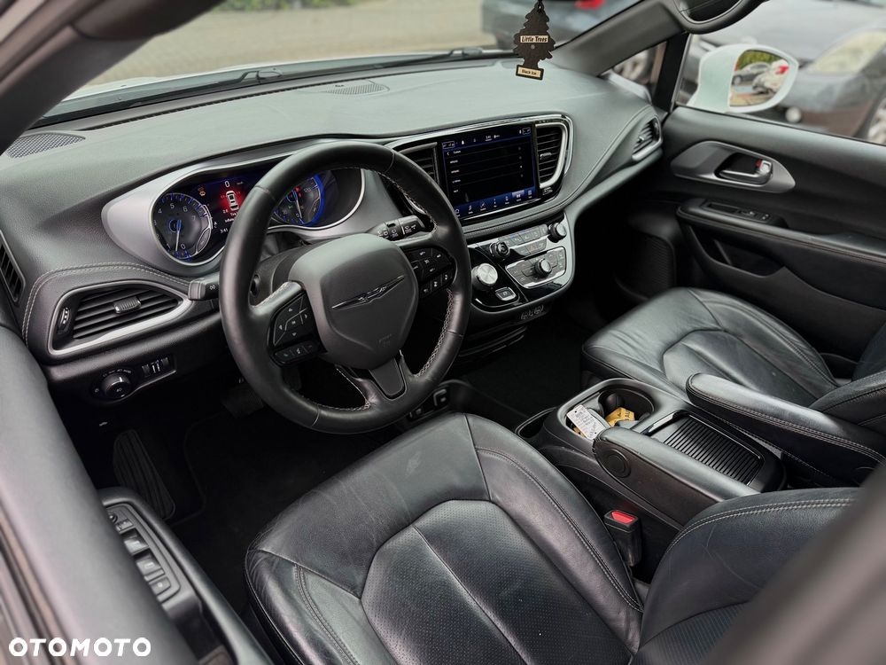 Chrysler Pacifica - 8