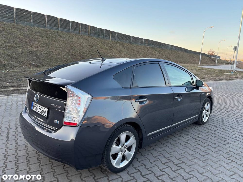Toyota Prius (Hybrid) - 5