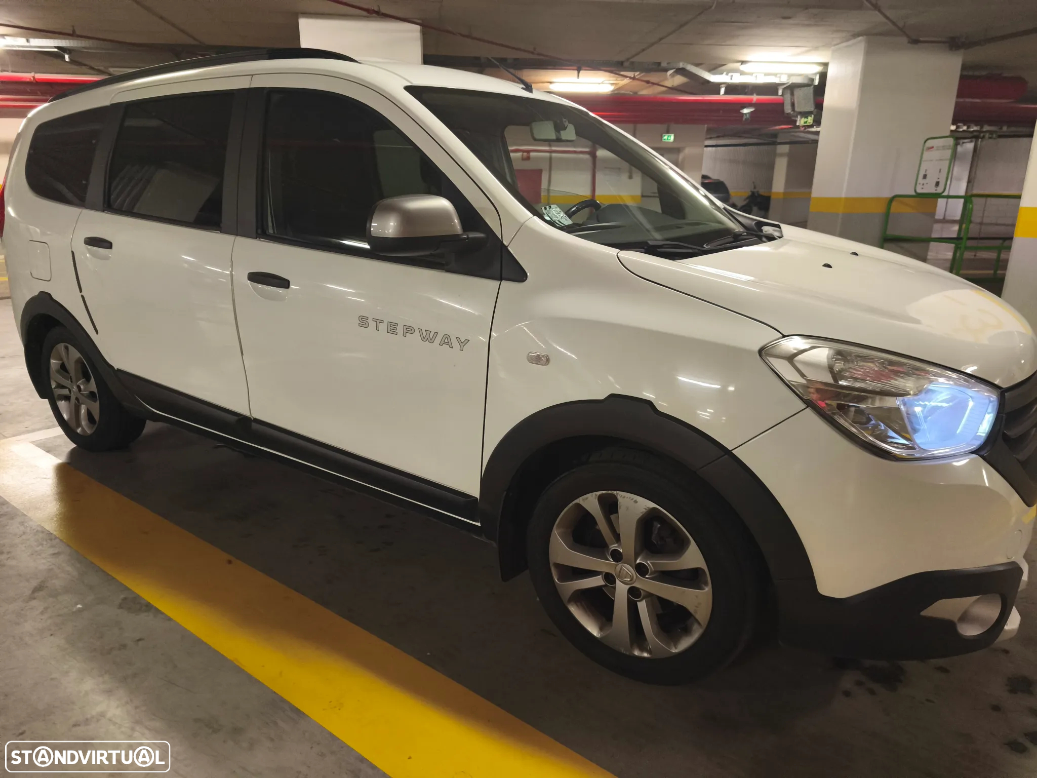 Dacia Lodgy 1.5 dCi Stepway 7L - 23