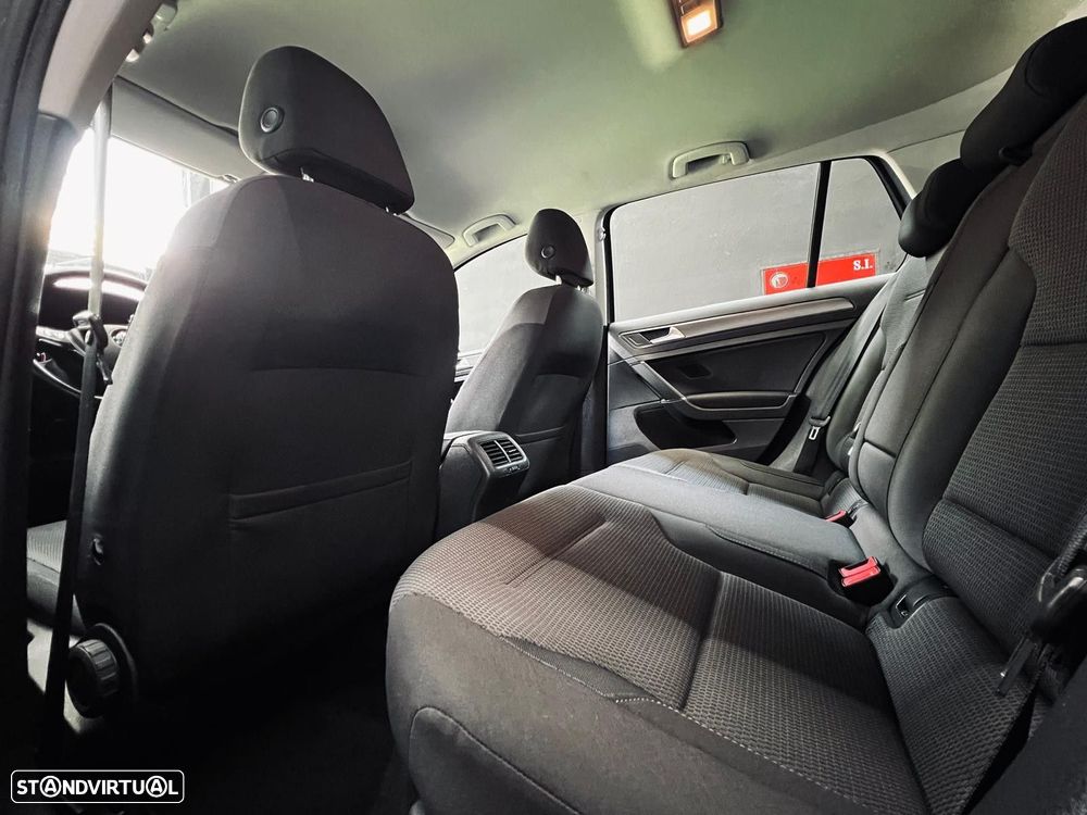 VW Golf 1.6 TDI Confortline - 34