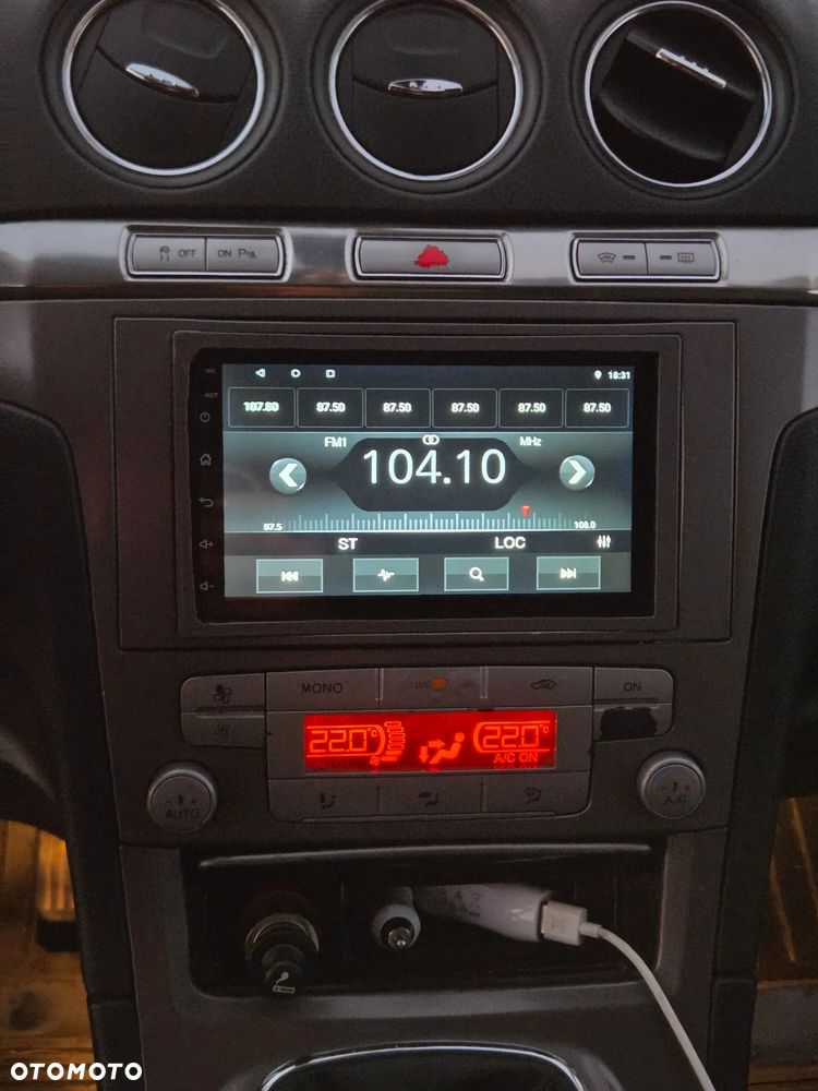 Ford S-Max - 11