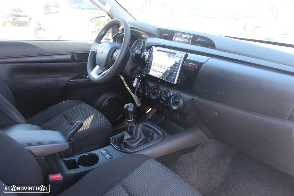Toyota Hilux 2.4 D-4D 4WD CD CM - 10