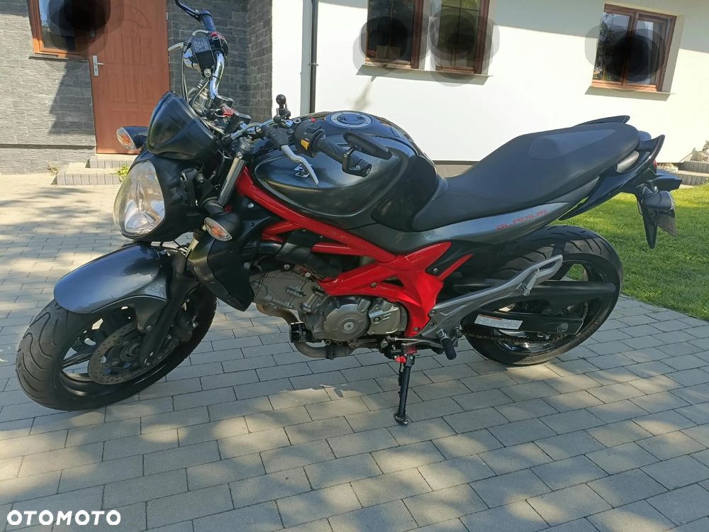 Suzuki Gladius - 3