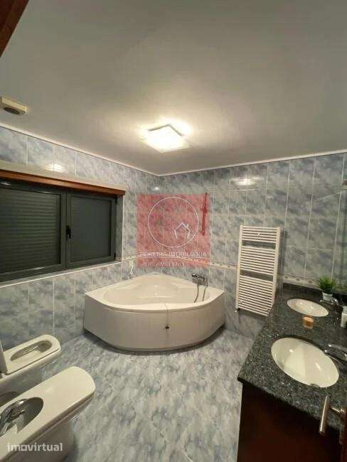 T3 com 200m², cozinha equipada e localização privilegiada - Grande imagem: 2/18