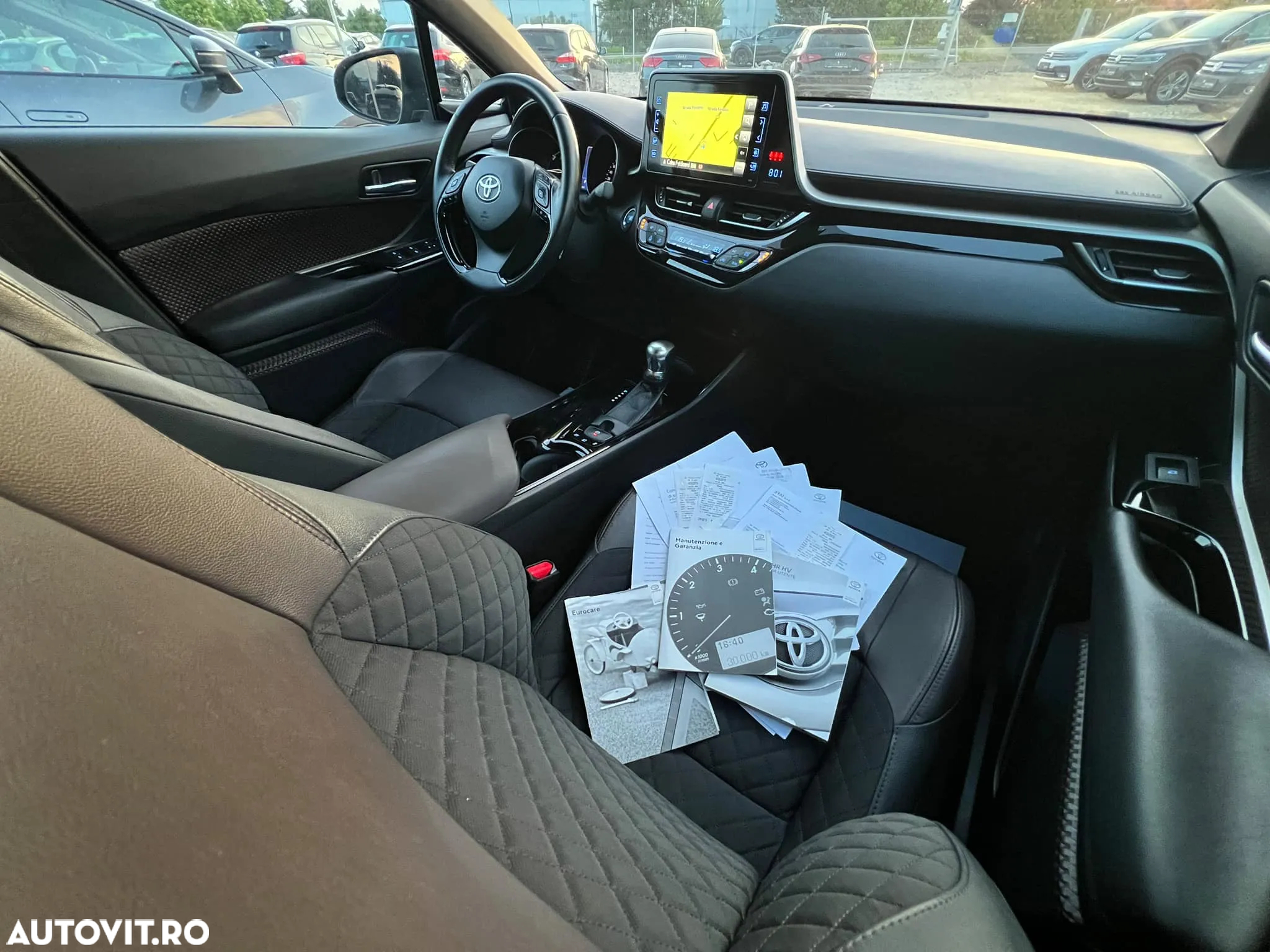Toyota C-HR Hybrid Lounge - 8