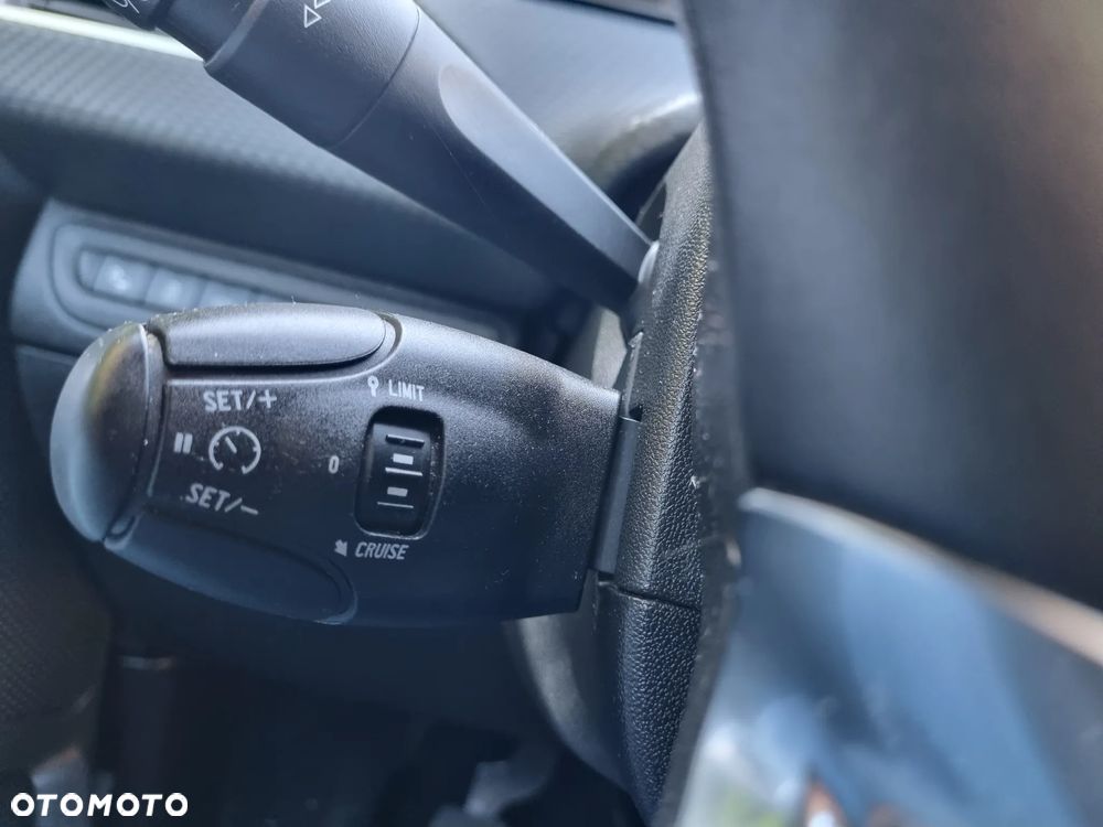 Peugeot 2008 1.2 Pure Tech Allure S&S - 12