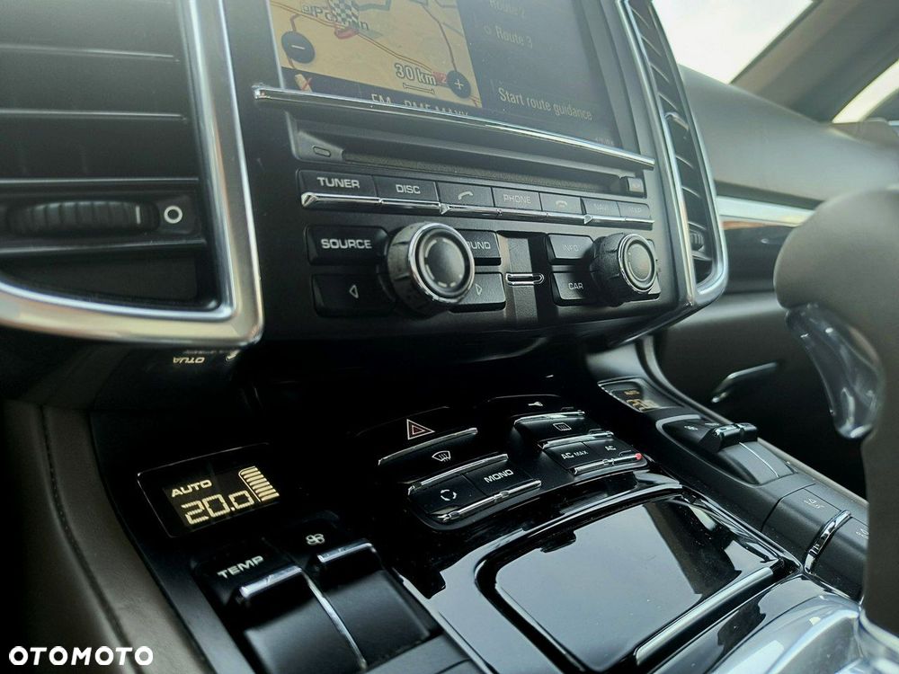 Porsche Cayenne - 21