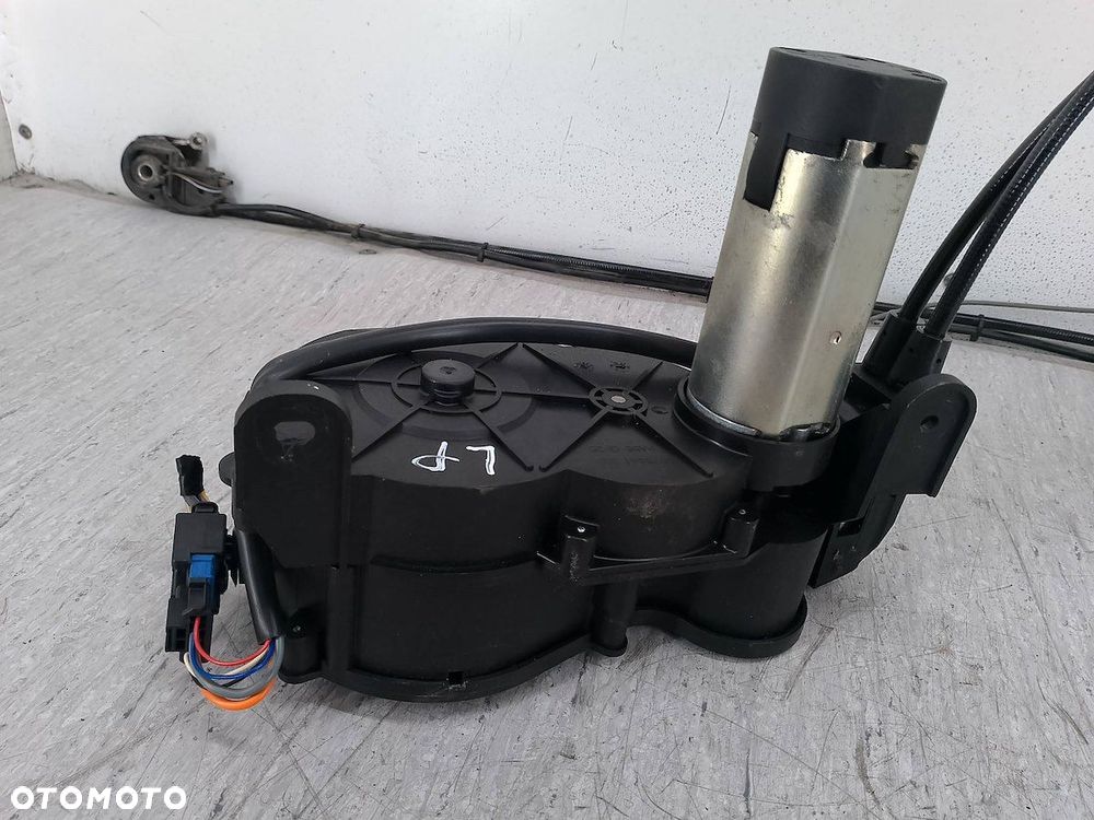 MECHANIZM DRZWI PRZESUWNYCH LEWY PEUGEOT 1007 9680508180 1.4 - 8