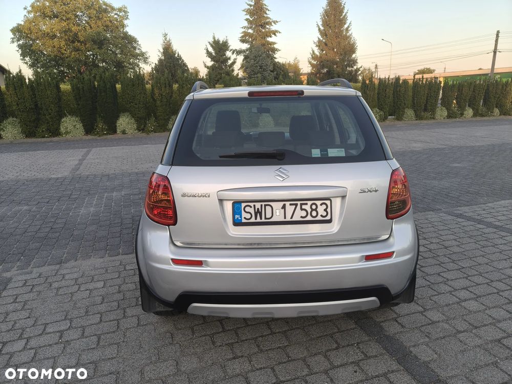 Suzuki SX4 1.6 Comfort Plus - 4