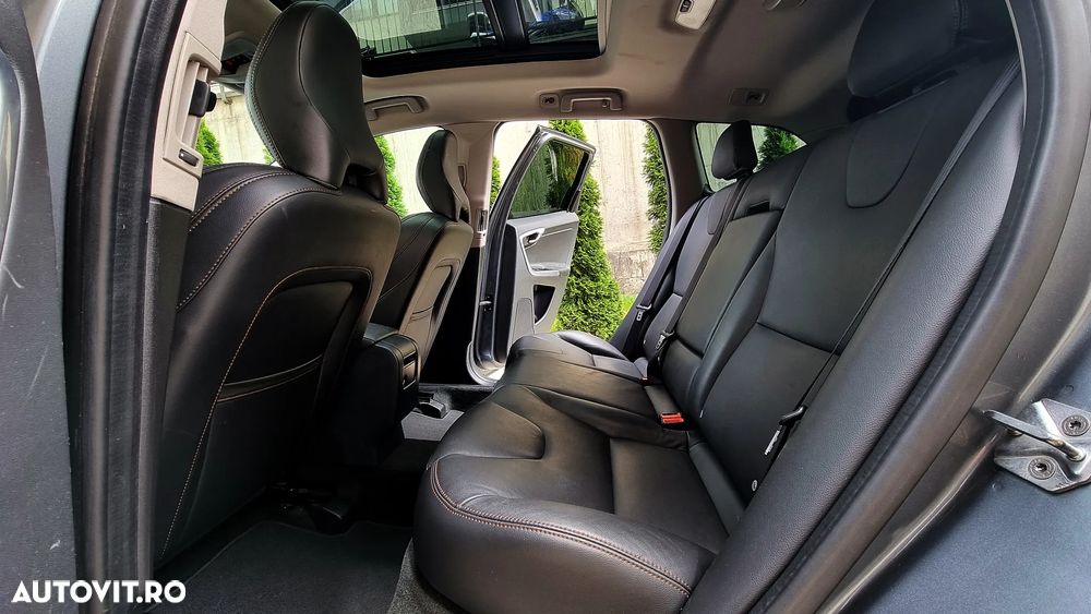 Volvo XC 60 D4 Geartronic Summum - 11