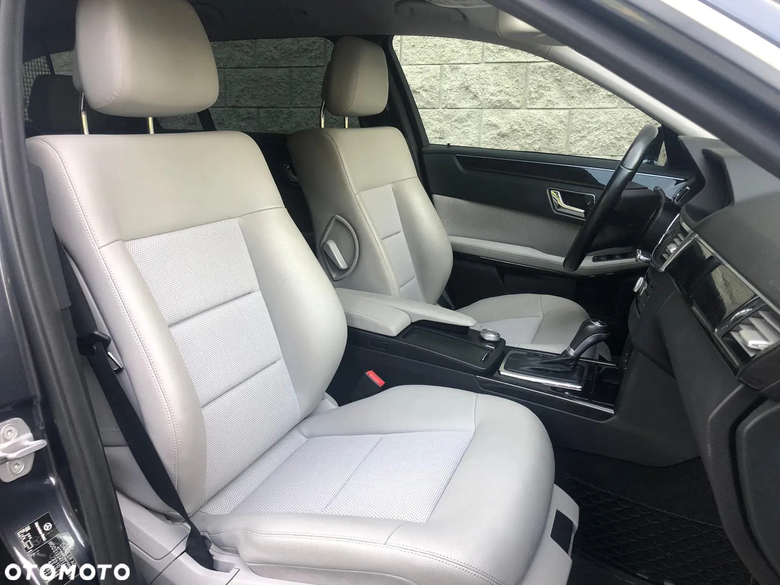 Mercedes-Benz Klasa E 250 CGI BlueEffICIENCY Avantgarde - 25